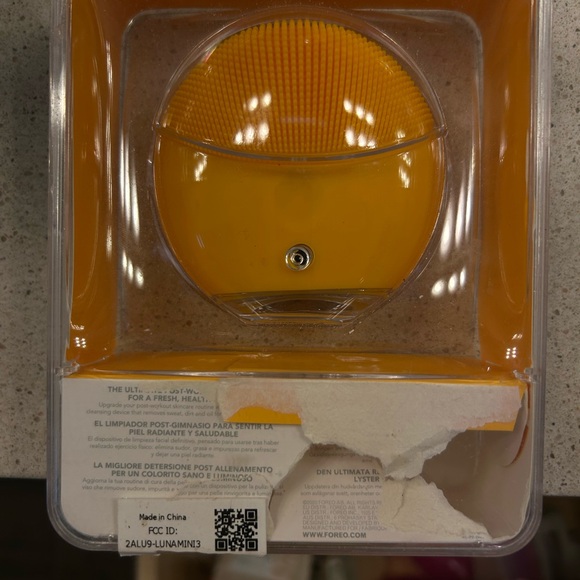 FOREO Luna Mini 3 in Bright Orange - Picture 2 of 3